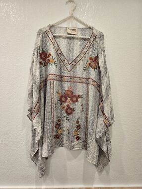 Savanna Jane Embroidered Floral Top Poncho 1X/2X